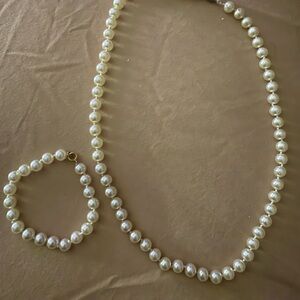 Elegant Pearl Necklace and Bracelet Set
